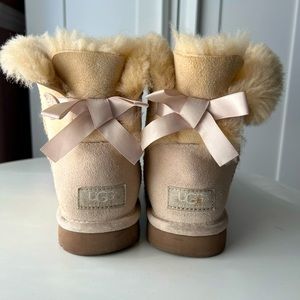 UGGs sand with bow